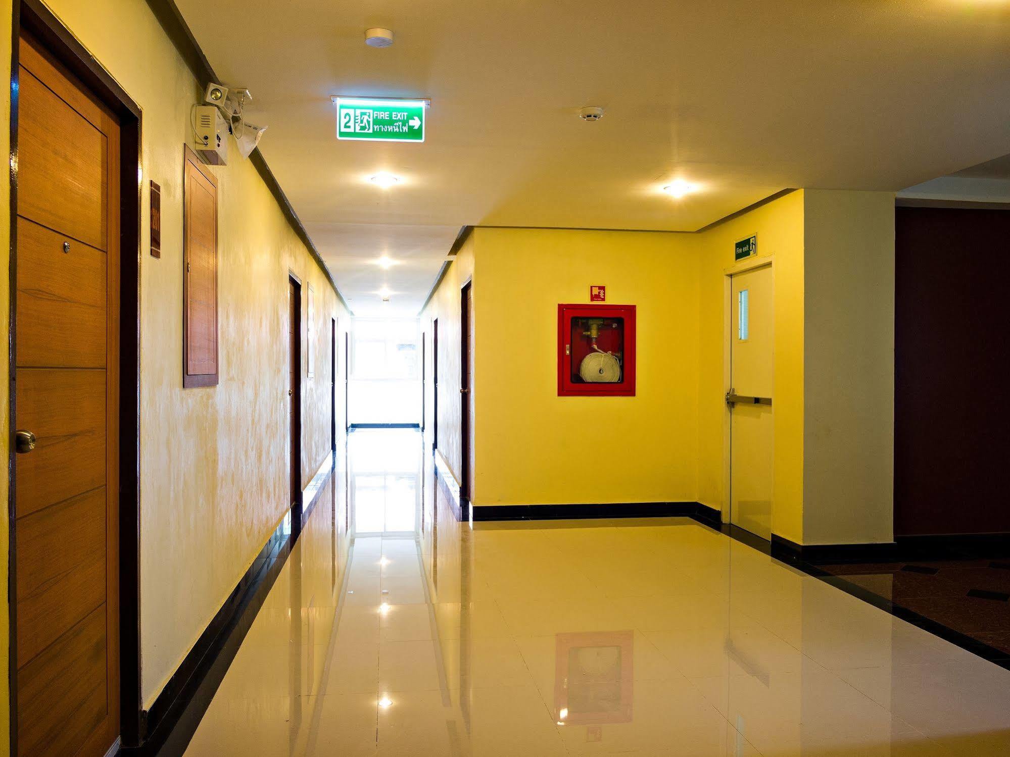 Nrv Place Apart Hotel Бангкок Экстерьер фото